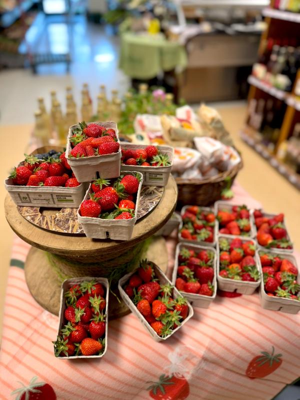 Ladendeko Mai Erdbeeren